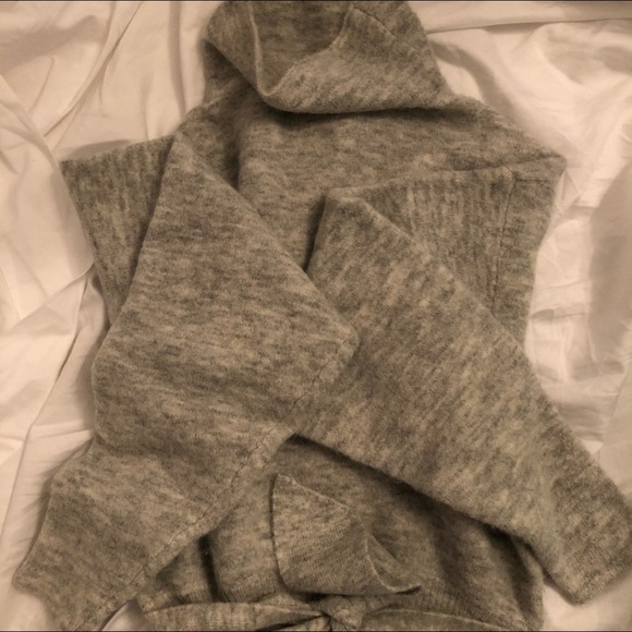 Wilfred Lorin Sweater  |  turtleneck, cropped  |  Aritzia, Wilfred - Picture 8 of 11